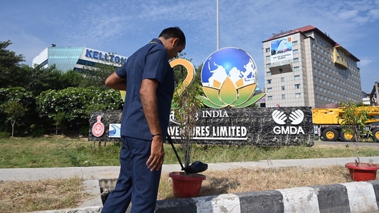 A team of BDDS (Bomb Detection and Disposal Squad) checked the Delhi-Gurugram border. (HT Photo)