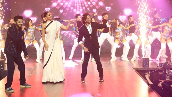 Deepika Padukone and Shah Rukh Khan dance to Chaleya as Anirudh Ravichander sings the song at Jawan success event in Mumbai on Friday. The song has been originally sung by Arijit Singh and is picturised on Nayanthara and Shah Rukh.