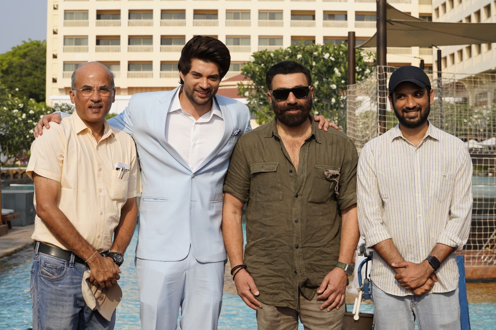 Soooraj Barjatya, Rajveer Deol, Sunny Deol and Avnish Barjatya on sets of Dono. Soooraj Barjatya, Rajveer Deol, Sunny Deol and Avnish Barjatya on sets of Dono.