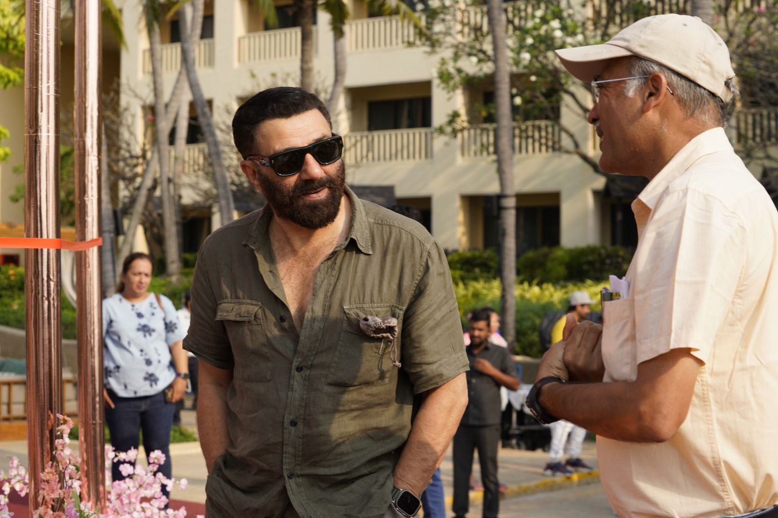 Sunny Deol and Sooraj Barjatya on sets of Dono. Sunny Deol and Sooraj Barjatya on sets of Dono.