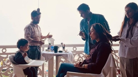 When Kareena Kapoor sat for her make-up for Jaane Jaan shoot in Kalimpong. When Kareena Kapoor sat for her make-up for Jaane Jaan shoot in Kalimpong.