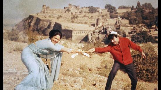 Dev Anand and Waheeda Rehman in Guide. (HT Photo) Dev Anand and Waheeda Rehman in Guide. (HT Photo)