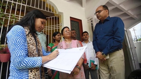 An enumerator collects information from residents as part of the caste-based survey in Patna. (HT FILE) An enumerator collects information from residents as part of the caste-based survey in Patna. (HT FILE)
