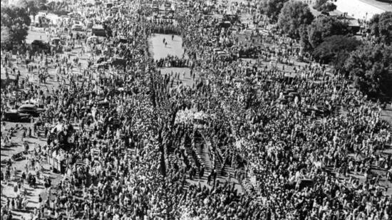 Gandhi’s funeral procession in February 1948. (Getty Images) Gandhi’s funeral procession in February 1948. (Getty Images)
