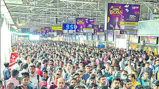 CR passes buck for Ghatkopar FOB crisis to Metro 1 CR passes buck for Ghatkopar FOB crisis to Metro 1