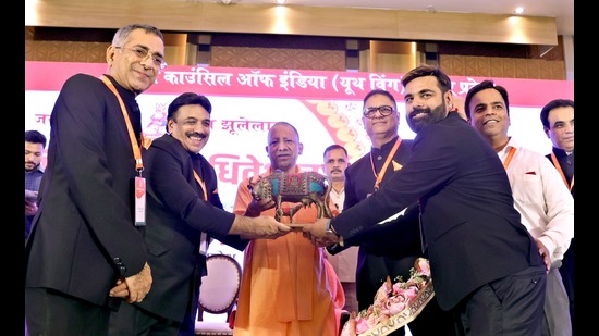 Chief minister Yogi Adityanath the two-day National Sindhi Convention organised by Sindhi Council of India in Lucknow on Sunday. (HT ) Chief minister Yogi Adityanath the two-day National Sindhi Convention organised by Sindhi Council of India in Lucknow on Sunday. (HT )