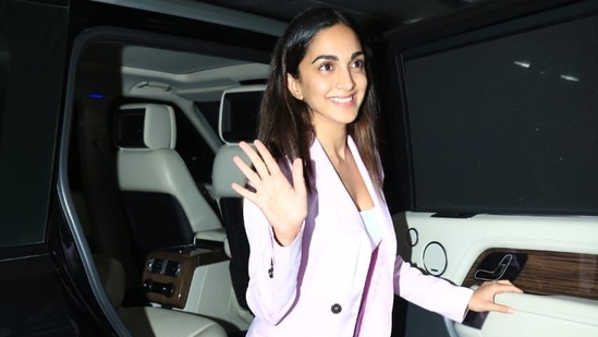 Kiara Advani waves to paparazzi as she gets into her car upon her arrival at the Mumbai airport. She performed alongside her Kabir Singh co-star Shahid Kapoor in Doha. They danced to their hit song Kaise Hua and Jumma Chumma. 