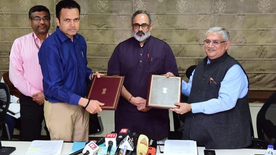Union Minister of State for Skill Development & Entrepreneurship and Electronics & IT Rajeev Chandrasekhar with Sandip Patel, Managing Director, IBM India & South Asia.(IBM)