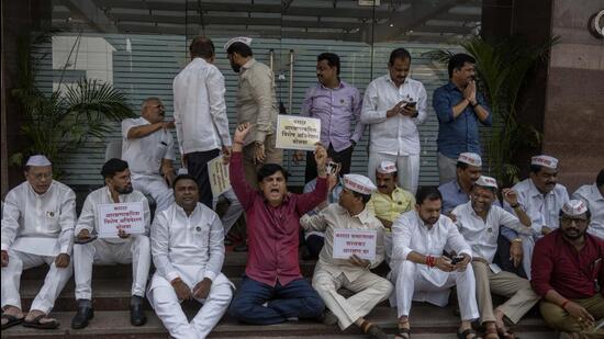 Legislators from various parties protest in front of the Mantralaya main entrance. (Hindustan Times) Legislators from various parties protest in front of the Mantralaya main entrance. (Hindustan Times)