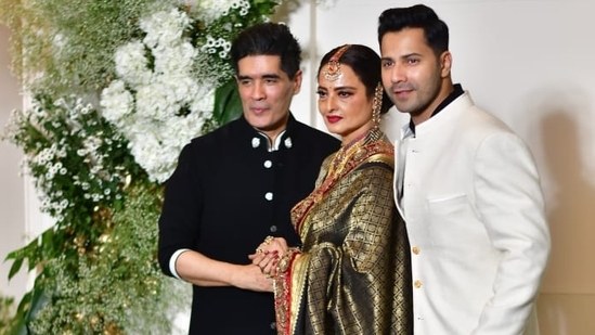 Veteran actor Rekha was the star of the night. Host Manish Malhotra came to receive her and Varun Dhawan also posed with her at the venue. She looked beautiful in an olive green saree paired with gold jewellery. 