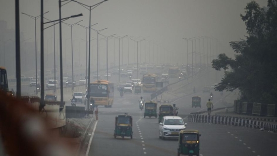 The Delhi government on Monday announced the return of its flagship odd-even scheme after four years anticipating further deterioration of air quality post-Diwali. (HT Photo)
