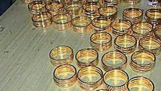 Should not buy fake gold: Acquiring gold items is a customary practice on Dhanteras, but it's essential to steer clear of counterfeit or fake gold items. (HT File Photo)