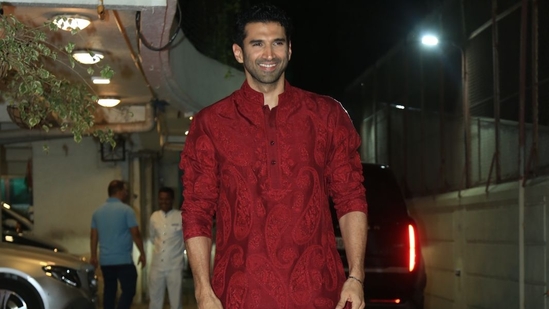 Aditya Roy Kapur also joined Ananya Panday at Sara Ali Khan's Diwali bash. Sara and Aditya are part of Anurag Basu's upcoming film. Metro... In Dino. He arrived for the party in a maroon kurta pyjama. 