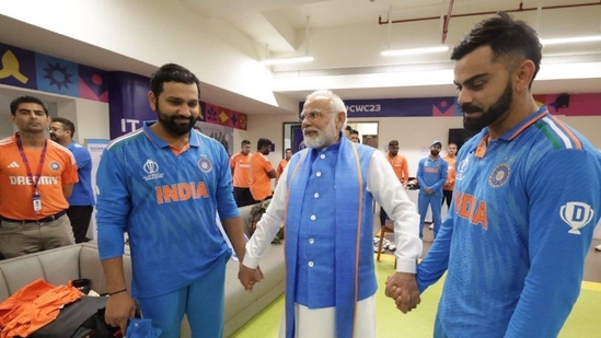 Modi consoled the Indian players in the dressing room. (ANI) Modi consoled the Indian players in the dressing room. (ANI)
