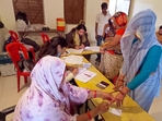 MP election results 2023: A voter gets her finger marked with indelible ink as she casts her vote for the Madhya Pradesh Assembly elections.(ANI) MP election results 2023: A voter gets her finger marked with indelible ink as she casts her vote for the Madhya Pradesh Assembly elections.(ANI)