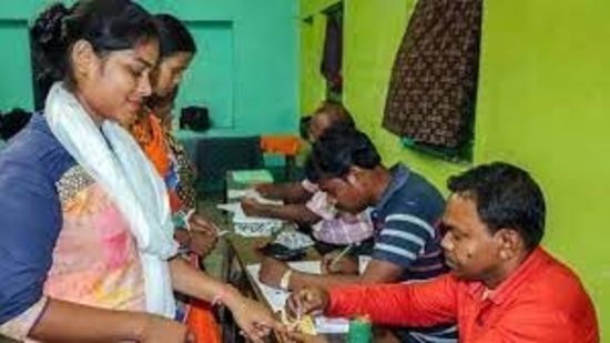 Guna is one of the 29 Lok Sabha constituencies in the Indian state of Madhya Pradesh. It comprises of Shivpuri, Pichhore, Kolaras, Bamori,Guna (SC), Ashok Nagar (SC),Chanderi, Mungaoli Guna is one of the 29 Lok Sabha constituencies in the Indian state of Madhya Pradesh. It comprises of Shivpuri, Pichhore, Kolaras, Bamori,Guna (SC), Ashok Nagar (SC),Chanderi, Mungaoli