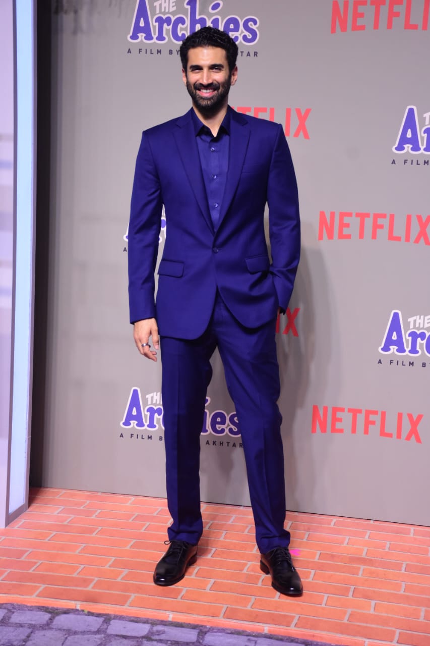 Aditya Roy Kapur poses for the paparazzi at The Archies premiere. (HT Photo/Varinder Chawla ) Aditya Roy Kapur poses for the paparazzi at The Archies premiere. (HT Photo/Varinder Chawla )