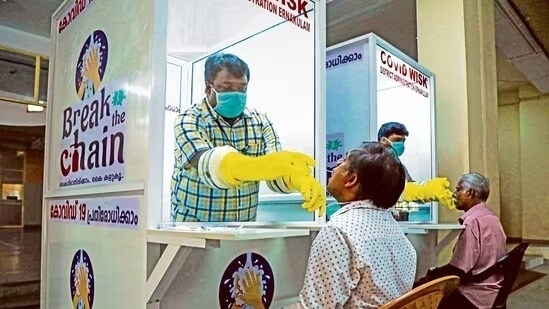 Medical staff collects samples for Covid-19 test at a walk-in kiosk in Kerala. (HT Photo) Medical staff collects samples for Covid-19 test at a walk-in kiosk in Kerala. (HT Photo)
