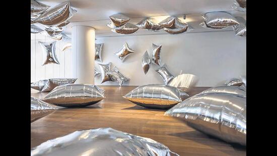 Silver Clouds was created in 1966 with balloons inflated with a mix of air and helium. Silver Clouds by Andy Warhol. Silver Clouds was created in 1966 with balloons inflated with a mix of air and helium. Silver Clouds by Andy Warhol.
