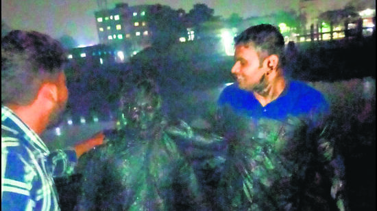 Boss’ order: API jumps into creek to nab NDPS accused Boss’ order: API jumps into creek to nab NDPS accused