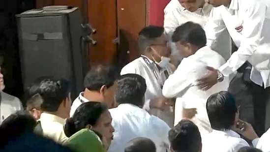 BJP MLA slaps police constable BJP MLA slaps police constable