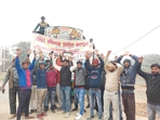 Truckers protesting on Agra-Lucknow Expressway in Mainpuri. (HT) Truckers protesting on Agra-Lucknow Expressway in Mainpuri. (HT)