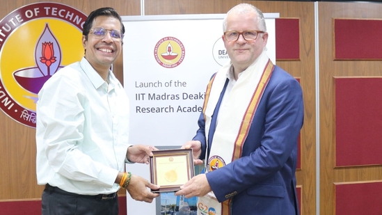 Director of IIT Madras, Prof. V. Kamakoti presenting a memento to Prof. Iain Martin, Vice-Chancellor of Deakin University. Director of IIT Madras, Prof. V. Kamakoti presenting a memento to Prof. Iain Martin, Vice-Chancellor of Deakin University.