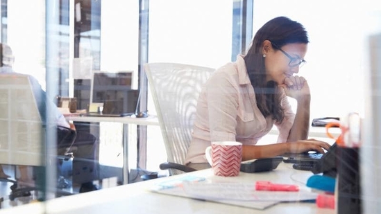 Working woman (REPRESENTATIONAL)(Shutterstock) Working woman (REPRESENTATIONAL)(Shutterstock)