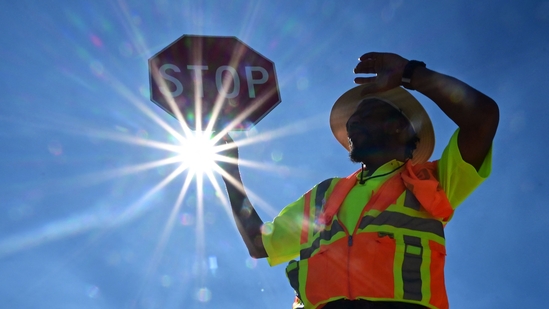 TOPSHOT - Traffic warden Rai Rogers mans his street corner during an 8-hour shift under the hot sun in Las Vegas, Nevada on July 12, 2023, where temperatures reached 106 degrees amid an ongoing heatwave. More than 50 million Americans are set to bake under dangerously high temperatures this week, from California to Texas to Florida, as a heat wave builds across the southern United States. (Photo by Frederic J. BROWN / AFP)(AFP) TOPSHOT - Traffic warden Rai Rogers mans his street corner during an 8-hour shift under the hot sun in Las Vegas, Nevada on July 12, 2023, where temperatures reached 106 degrees amid an ongoing heatwave. More than 50 million Americans are set to bake under dangerously high temperatures this week, from California to Texas to Florida, as a heat wave builds across the southern United States. (Photo by Frederic J. BROWN / AFP)(AFP)