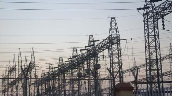 Power discom officials appealed to consumers across Greater Noida, with long-pending electricity disputes, to come to the District Court in Surajpur on January 29, 30, and 31, and resolve their cases from 3 p.m. onward on these days. (HT Photo)