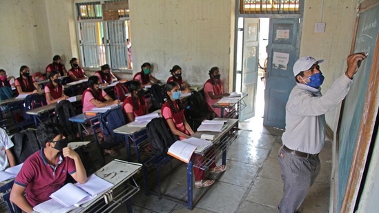 In Hathras, about 54% could not calculate time, 73% could not measure length and 46% could not apply the unitary method. (Ravindra Joshi/HT PHOTO) In Hathras, about 54% could not calculate time, 73% could not measure length and 46% could not apply the unitary method. (Ravindra Joshi/HT PHOTO)