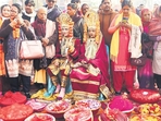 Last week, everyone in Janakpur saw off a team of around 300 leave with 10,000 pieces of Gharbasak bhar or gifts for housewarming, to mark the entering of Ram and Sita in their new abode in Ayodhya. (HT Photo) Last week, everyone in Janakpur saw off a team of around 300 leave with 10,000 pieces of Gharbasak bhar or gifts for housewarming, to mark the entering of Ram and Sita in their new abode in Ayodhya. (HT Photo)