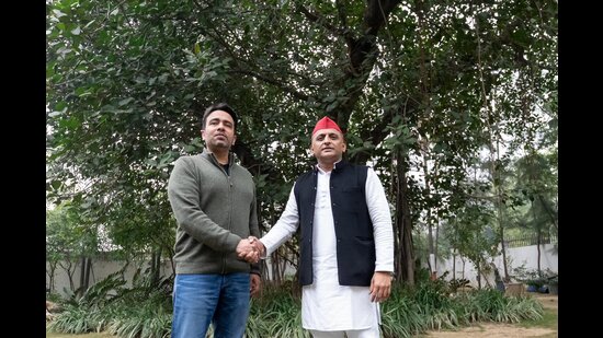 SP chief Akhilesh Yadav with RLD chief Jayant Chaudhary at former’s Lucknow residence on Friday morning. (Sourced) SP chief Akhilesh Yadav with RLD chief Jayant Chaudhary at former’s Lucknow residence on Friday morning. (Sourced)