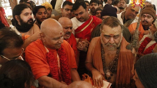 Jagadguru Shankaracharya of Kanchi Kamakoti Peetham, Shri Jayendra Saraswati ji Maharaj, has arrived in Ayodhya ahead of the 'pran prathishtha' on Monday.(X/@ShriRamTeerth)