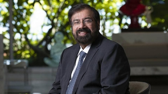 Harsh Goenka tells Humans of Bombay about the ‘Wall of Gratitude’.(Instagram/@officialhumansofbombay) Harsh Goenka tells Humans of Bombay about the ‘Wall of Gratitude’.(Instagram/@officialhumansofbombay)