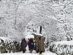Srinagar receives season's first snowfall on Thursday(Waseem Andrabi/HT Photo) Srinagar receives season's first snowfall on Thursday(Waseem Andrabi/HT Photo)