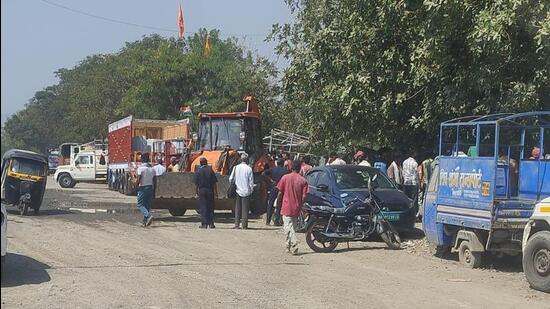 CIDCO drive to remove encroachments in Kalamboli marble market CIDCO drive to remove encroachments in Kalamboli marble market