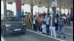 Union members opened Bastara toll plaza on NH-44 for toll-free movement of vehicles for three hours – 12 to 3 pm as per the state-wide call. (HT Photo) Union members opened Bastara toll plaza on NH-44 for toll-free movement of vehicles for three hours – 12 to 3 pm as per the state-wide call. (HT Photo)