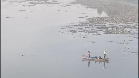 Unknown man drowns in Thane creek, untraced in search operation Unknown man drowns in Thane creek, untraced in search operation