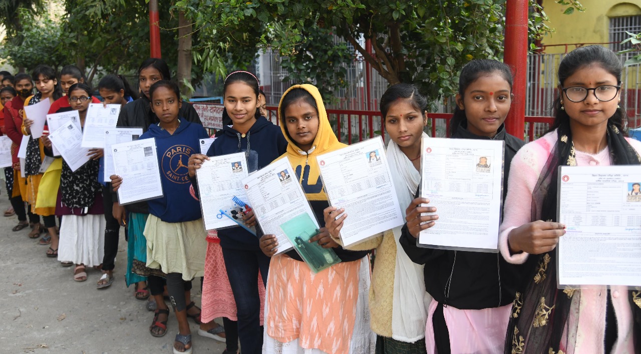 Students standing in queue to appear in the Bihar Board class 10th examination at DAV High School Danapur in Patna (Photo by Santosh Kumar) Students standing in queue to appear in the Bihar Board class 10th examination at DAV High School Danapur in Patna (Photo by Santosh Kumar)