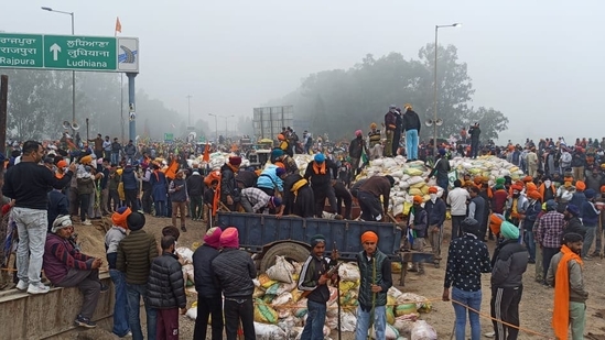Protesting farmers at the Shambhu border on Wednesday morning were bracing up to face the police in their attempt to enter the national capital to protest over the Centre's guarantee law on Minimum Support Price (MSP).(Ravi Kumar/HT Photo)