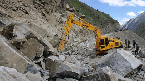 PM Narendra Modi is expected to inaugurate the tunnel soon, the world’s longest twin-lane tunnel above 13,000 feet, built at a cost of <span class='webrupee'>₹</span>700 crore on the Balipara-Charduar-Tawang road (HT) PM Narendra Modi is expected to inaugurate the tunnel soon, the world’s longest twin-lane tunnel above 13,000 feet, built at a cost of <span class='webrupee'>₹</span>700 crore on the Balipara-Charduar-Tawang road (HT)
