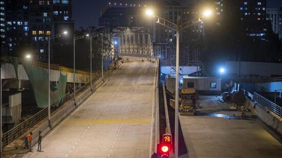 Mumbai, India - Feb. 24, 2024: A evening view of the Gokhale Bridge in Mumbai, India, on Saturday, February 24, 2024. (Photo by Satish Bate/ Hindustan Times) (Hindustan Times) Mumbai, India - Feb. 24, 2024: A evening view of the Gokhale Bridge in Mumbai, India, on Saturday, February 24, 2024. (Photo by Satish Bate/ Hindustan Times) (Hindustan Times)