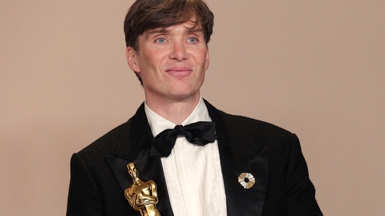Cillian Murphy poses with the Oscar for "Best Actor" as " J. Robert Oppenheimer" in "Oppenheimer" in the Oscars photo room at the 96th Academy awards in Hollywood, Los Angeles, California, U.S., March 10, 2024. REUTERS/Carlos Barria(REUTERS)