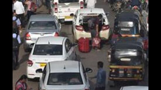 When asked on why action was taken against only few cars, official said that staff shortage. (HT FILE PHOTO) When asked on why action was taken against only few cars, official said that staff shortage. (HT FILE PHOTO)