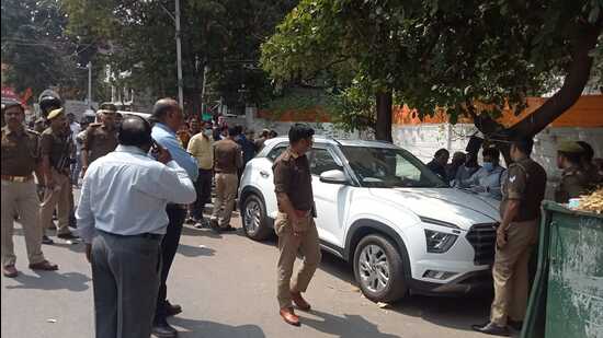 The car found near the Ganna Sansthan, in Lucknow, on Thursday. (Mushtaq Ali/HT) The car found near the Ganna Sansthan, in Lucknow, on Thursday. (Mushtaq Ali/HT)
