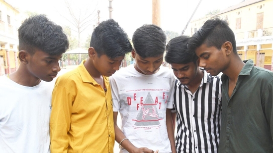 Bihar Board 10th Result 2024: 82.91% students pass, 51 bagged top 10 positions(Santosh Kumar ) Bihar Board 10th Result 2024: 82.91% students pass, 51 bagged top 10 positions(Santosh Kumar )