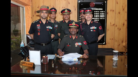 Major General Sridhar conveyed his best wishes to all ranks and families of Hells’ Angels sub area and Bathinda Military Station.r (HT photo)