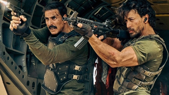 Akshay Kumar and Tiger Shroff in a still from Bade Miyan Chote Miyan.