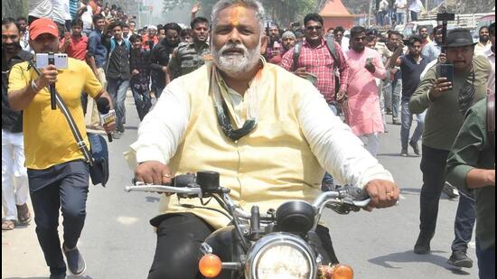 Pappu Yadav on way to file his nomination in Purnea on Thursday. (HT photo) Pappu Yadav on way to file his nomination in Purnea on Thursday. (HT photo)